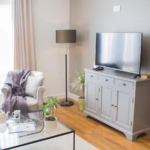 Modern & - Two Bedroom & Two Bathroom Bath
