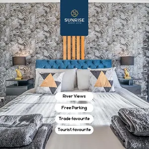 Presidential Riverside Apartment: Luxury Family Dundee